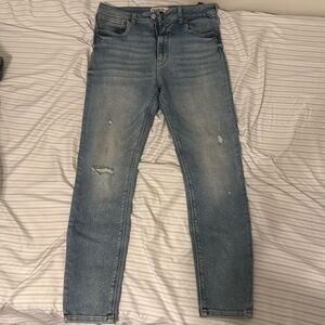 Skinny Straight jeans from zara
Size US 10
Straight fit